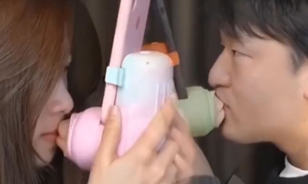 Crean dispositivo para besar a tu pareja a la distancia